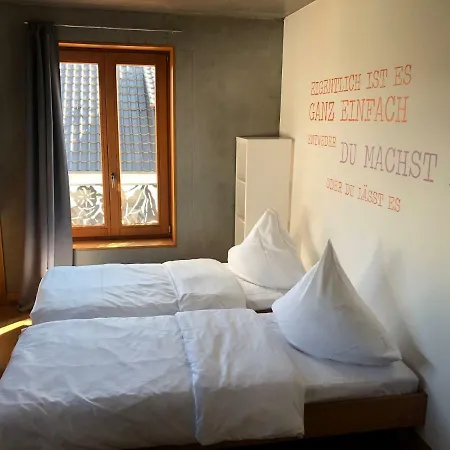Haus 12 *