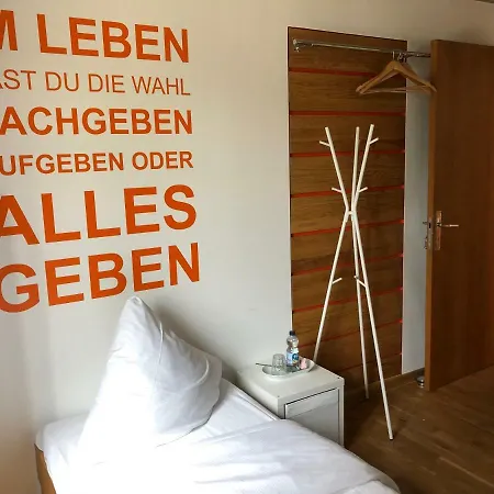 Haus 12 *